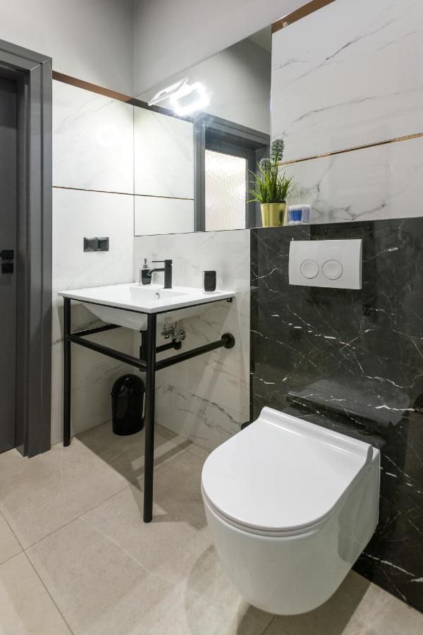 Luxury Apartment At The Main Square Tomasza Street Краков Экстерьер фото